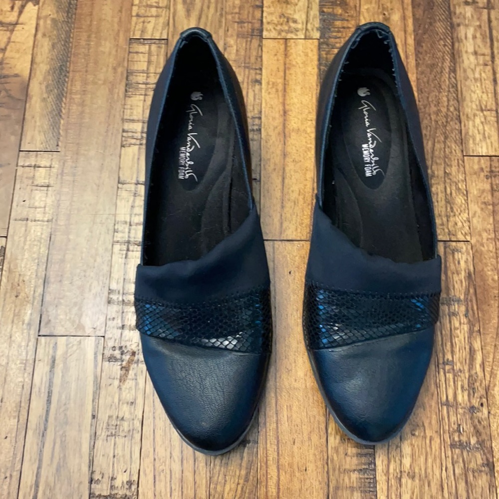 Women’s size 8 dress shoes, worn once!